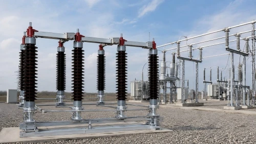 Kodėl 110 kV maitinimo sistemoje naudojama 126 kV įranga?